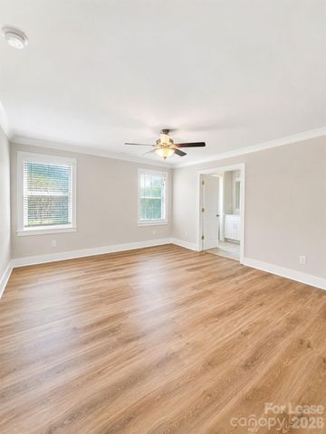 4630 Dogwood Place, Charlotte, NC 28212