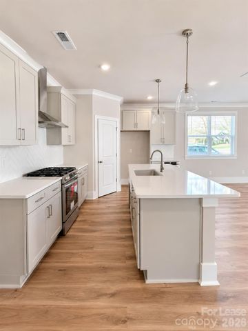 4630 Dogwood Place, Charlotte, NC 28212