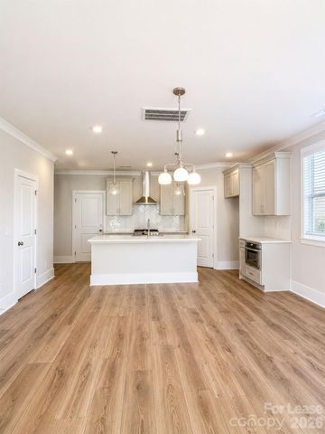 4630 Dogwood Place, Charlotte, NC 28212