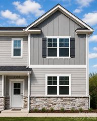 4630 Dogwood Place, Charlotte, NC 28212