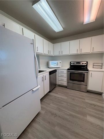 1724 Pine Valley DR 319, Fort Myers, FL 33907