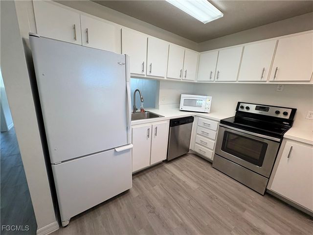 1724 Pine Valley DR 319, Fort Myers, FL 33907