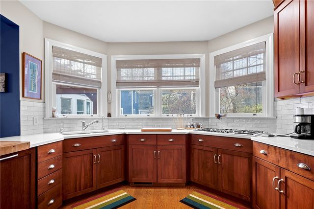 28 Pond Avenue, Newport, RI 02840