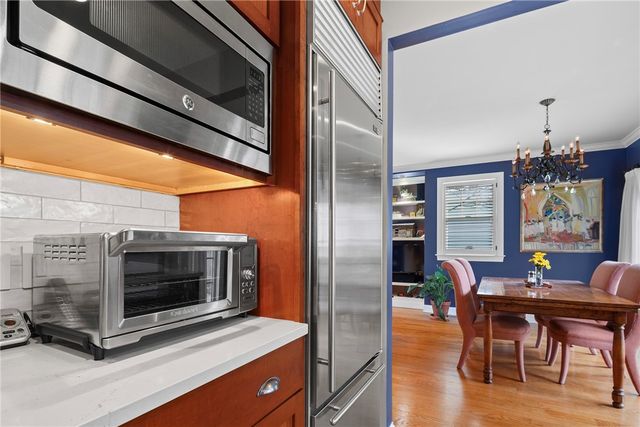 28 Pond Avenue, Newport, RI 02840