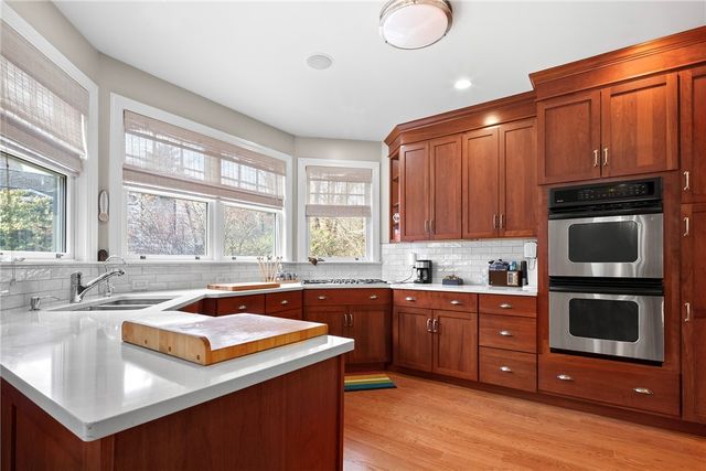 28 Pond Avenue, Newport, RI 02840