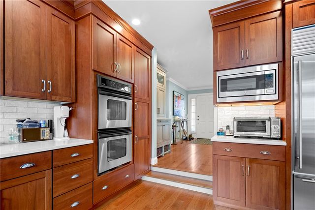 28 Pond Avenue, Newport, RI 02840