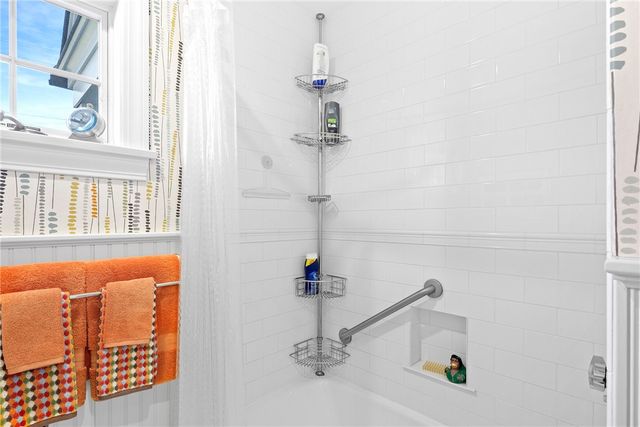 28 Pond Avenue, Newport, RI 02840