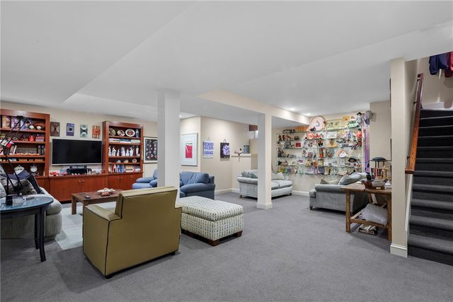 28 Pond Avenue, Newport, RI 02840