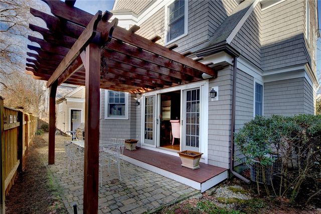 28 Pond Avenue, Newport, RI 02840