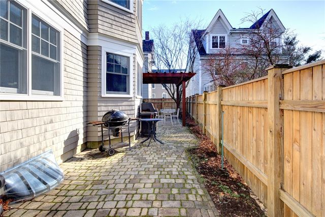 28 Pond Avenue, Newport, RI 02840