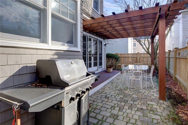 28 Pond Avenue, Newport, RI 02840