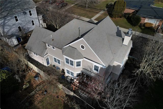 28 Pond Avenue, Newport, RI 02840