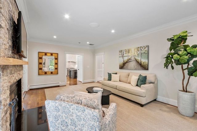263 Elm St, Concord, MA 01742