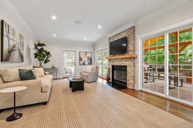 263 Elm St, Concord, MA 01742