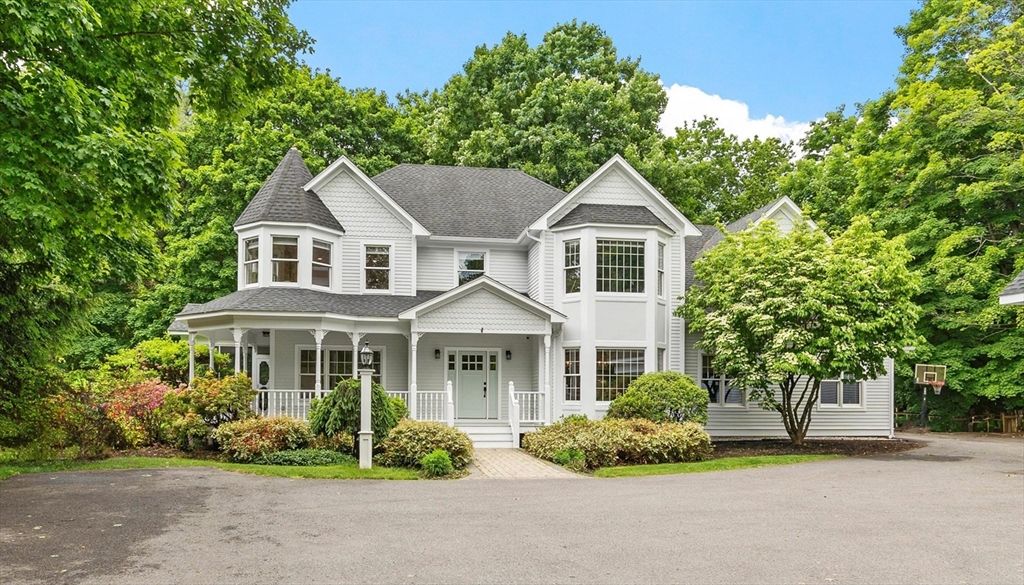 263 Elm St, Concord, MA 01742
