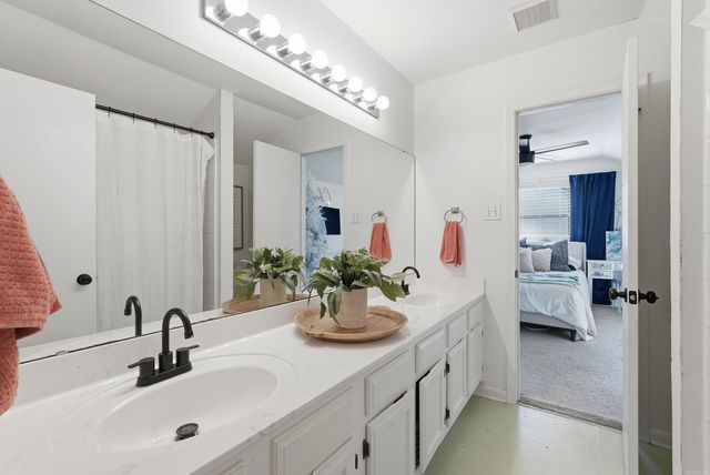 118 Cherrybark Dr, Little Rock, AR 72211