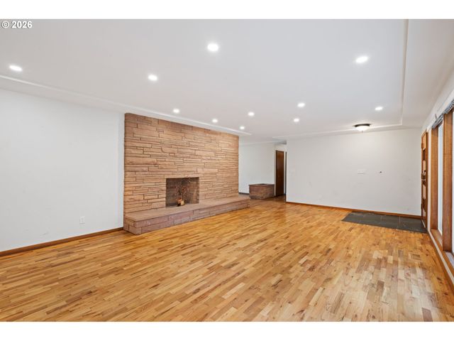 21525 Se OAK St, Gresham, OR 97030