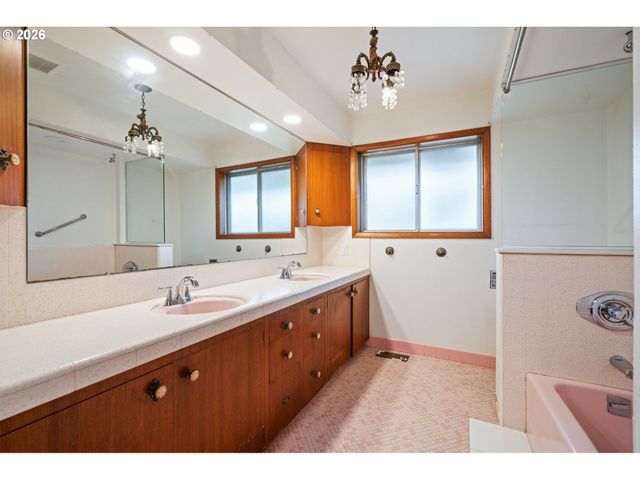 21525 Se OAK St, Gresham, OR 97030