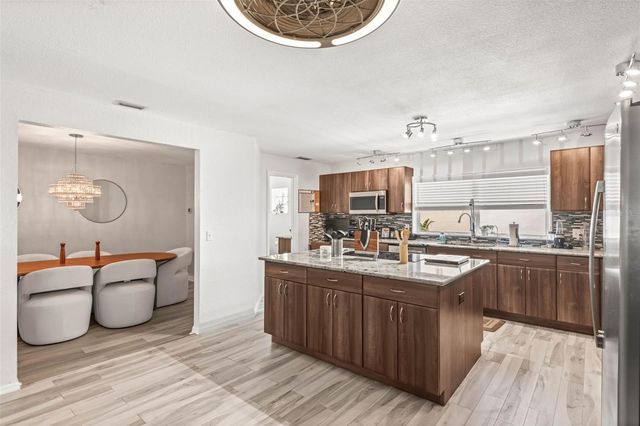 1109 PINELLAS BAYWAY S 102, St Petersburg, FL 33715