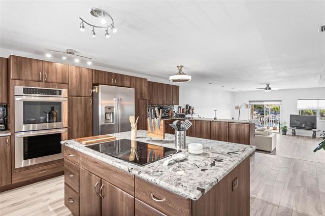 1109 PINELLAS BAYWAY S 102, St Petersburg, FL 33715