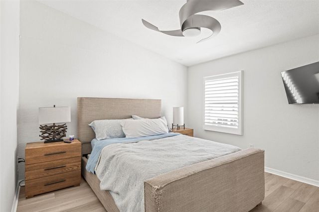 1109 PINELLAS BAYWAY S 102, St Petersburg, FL 33715