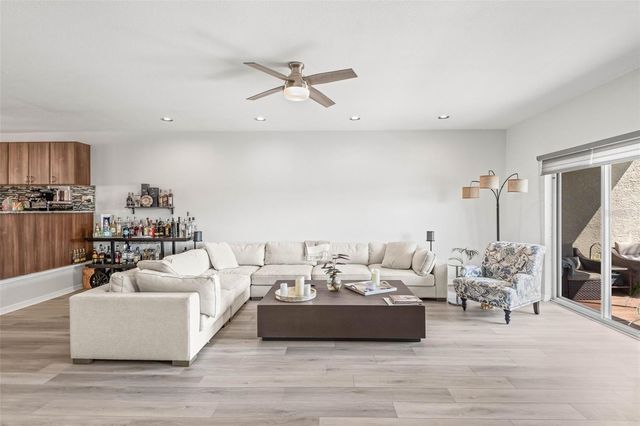 1109 PINELLAS BAYWAY S 102, St Petersburg, FL 33715