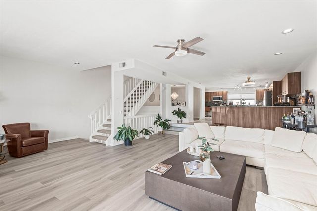 1109 PINELLAS BAYWAY S 102, St Petersburg, FL 33715