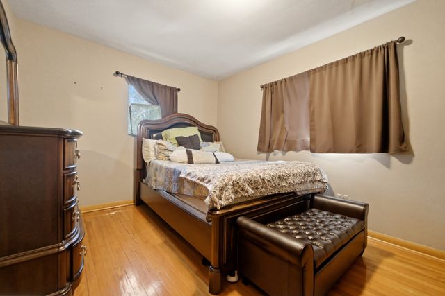 13227 S Escanaba Avenue, Chicago, IL 60633