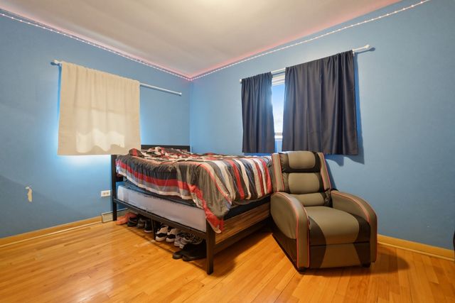 13227 S Escanaba Avenue, Chicago, IL 60633