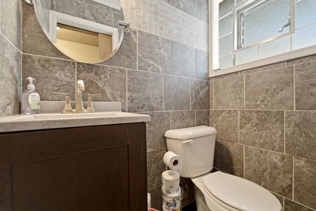 13227 S Escanaba Avenue, Chicago, IL 60633