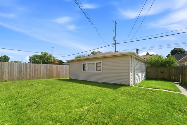 13227 S Escanaba Avenue, Chicago, IL 60633