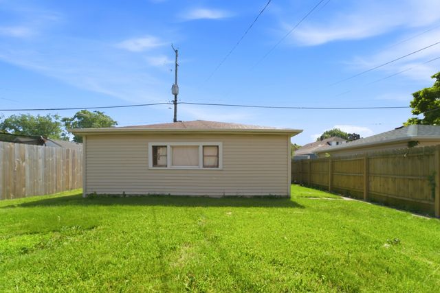 13227 S Escanaba Avenue, Chicago, IL 60633