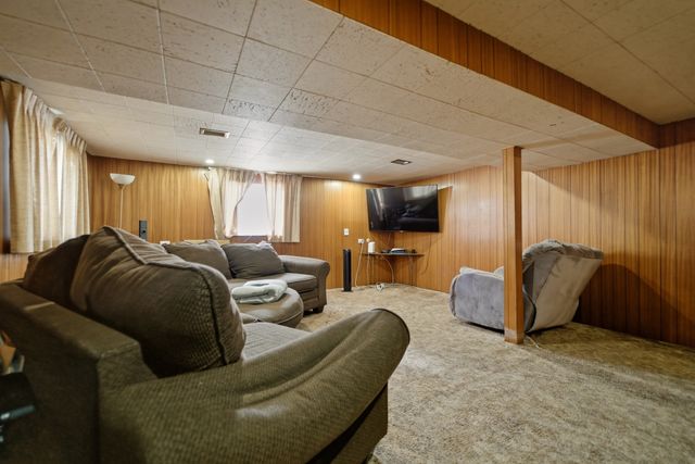13227 S Escanaba Avenue, Chicago, IL 60633