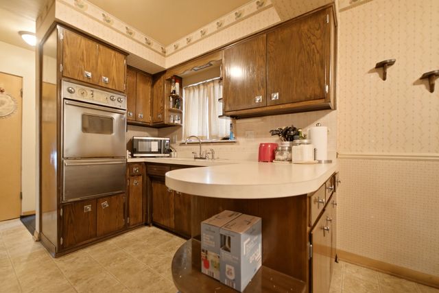 13227 S Escanaba Avenue, Chicago, IL 60633