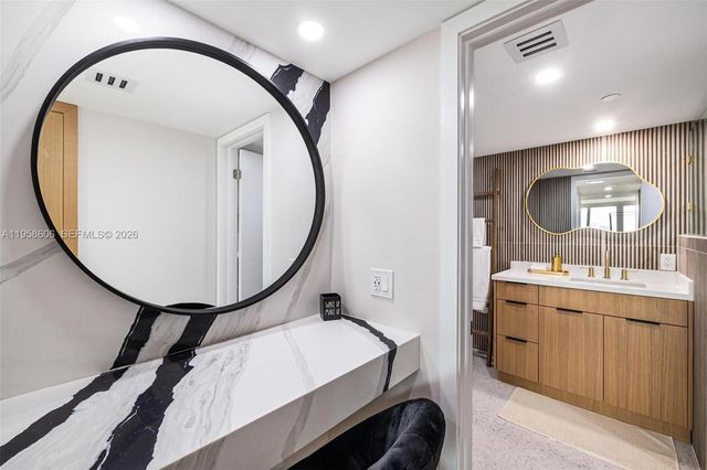 1717 N Bayshore Dr A-3755, Miami, FL 33132