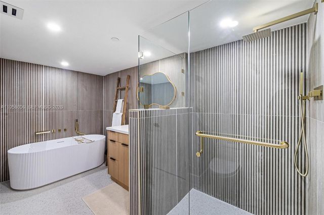 1717 N Bayshore Dr A-3755, Miami, FL 33132