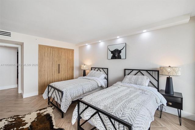 1717 N Bayshore Dr A-3755, Miami, FL 33132