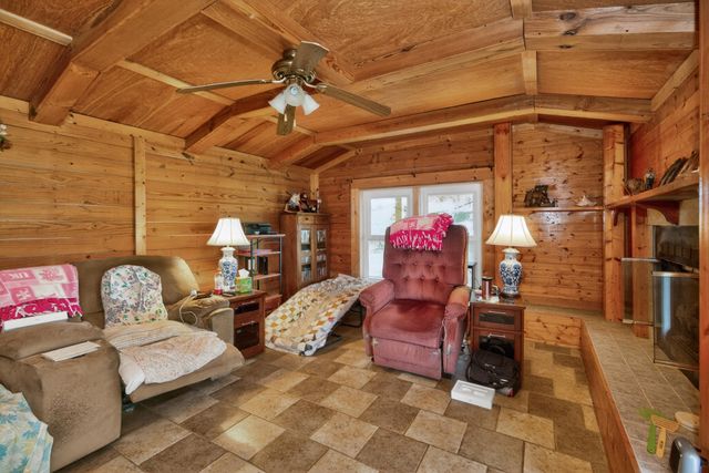 978 State Hwy 1064, Woodbine, KY 40771