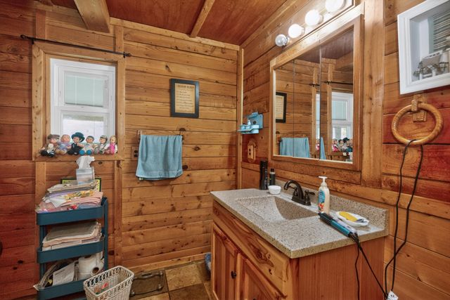 978 State Hwy 1064, Woodbine, KY 40771