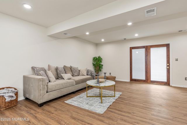 24 Fairview Drive, Middletown, NJ 07748