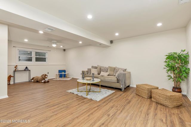 24 Fairview Drive, Middletown, NJ 07748