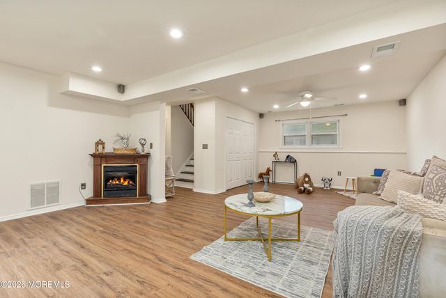 24 Fairview Drive, Middletown, NJ 07748