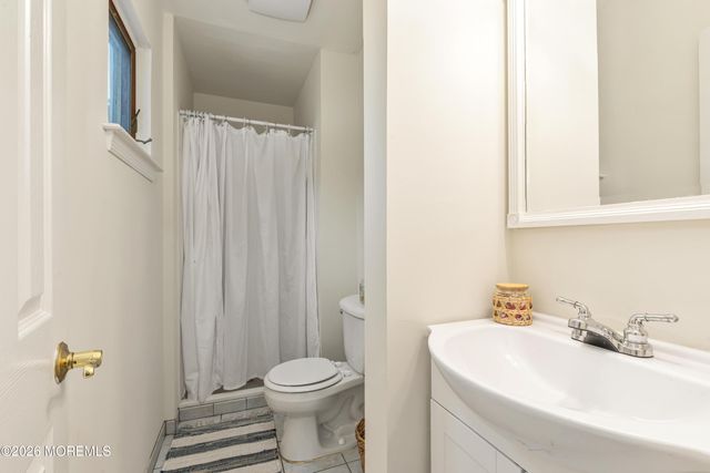 24 Fairview Drive, Middletown, NJ 07748