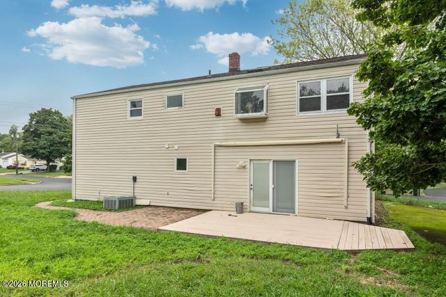 24 Fairview Drive, Middletown, NJ 07748