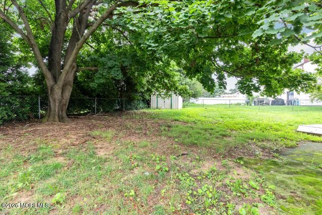 24 Fairview Drive, Middletown, NJ 07748