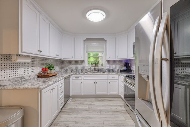 204 Hogan Ln, Columbia, TN 38401