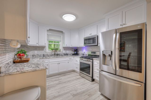 204 Hogan Ln, Columbia, TN 38401