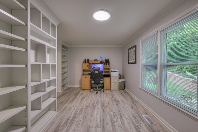 204 Hogan Ln, Columbia, TN 38401