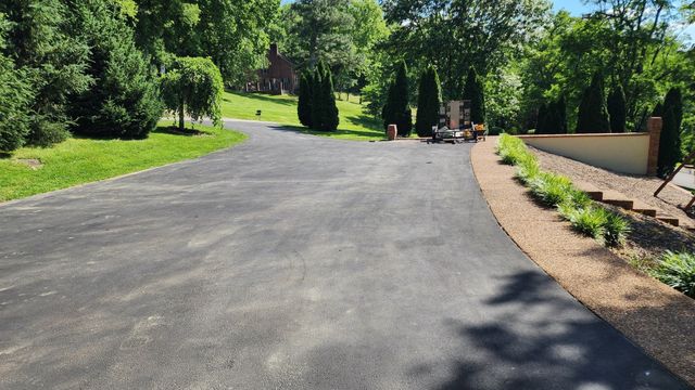 204 Hogan Ln, Columbia, TN 38401