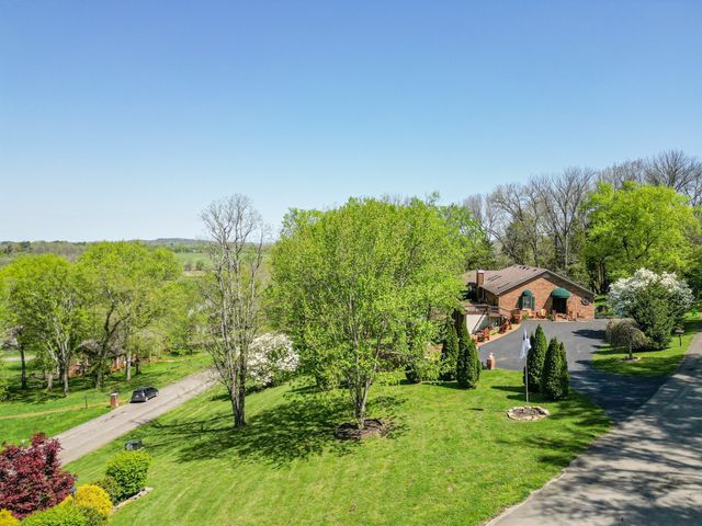 204 Hogan Ln, Columbia, TN 38401